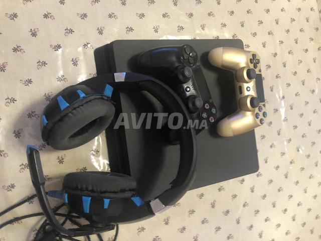 PS4 Slim 1To 2 manettes, CD Minecraft, et un casque
