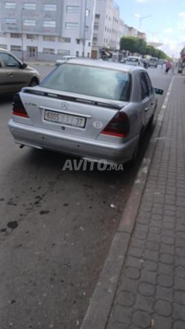 سيارة. مرسيدس. 250 أنيقة