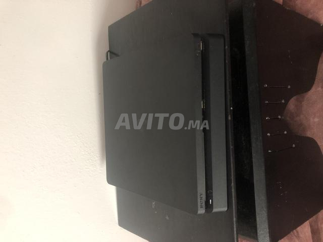 بلاي ستيشن 4 سليم 1 تيرابايت أونلاين مع 2 يد تحكم أصلية