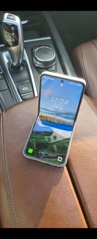 Samsung Z Flip6 - 2