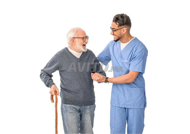 مساعد صحي في المنزل لكبار السن