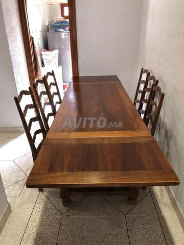 طاولة طعام أنيقة