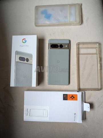Google Pixel 7 Pro avec boîte et 2 pochettes