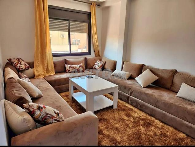 Appartement vide à louer mensuellement, immeuble propre avec ascenseur - 2
