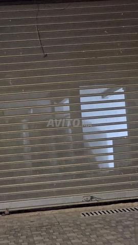 للبيع محلاتان على 3 مستويات