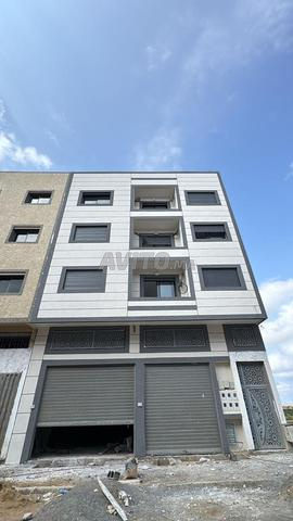 للبيع محلاتان على 3 مستويات - 2