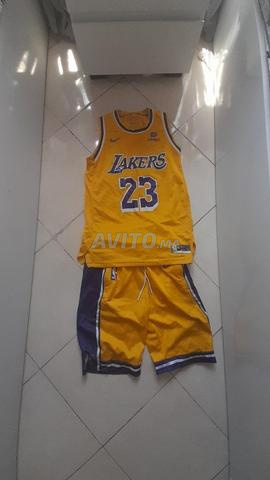 طقم ليكرز مقاس M