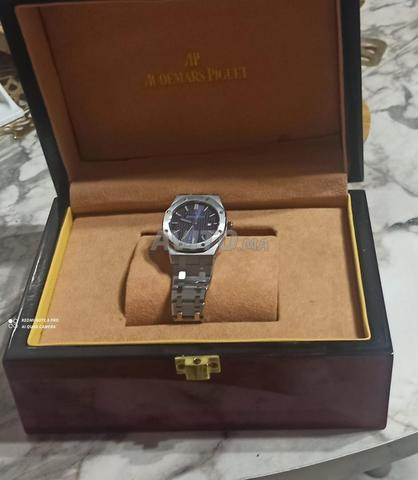 ساعة AP معدنية رمادية