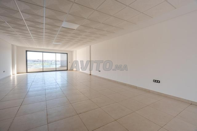 مكتب عصري للإيجار – موقع استراتيجي - 2