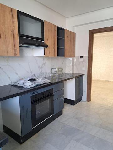 Bel appartement neuf à louer à El Menzeh - image 4