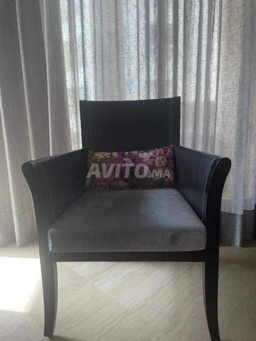 كرسيان خشب أسود للبيع - 2