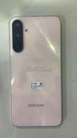 Samsung Galaxy M15 5G (128 Go, 6 Go RAM)