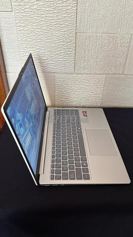 Laptop HP 15 Ryzen AMD série 7000 neuf - 2
