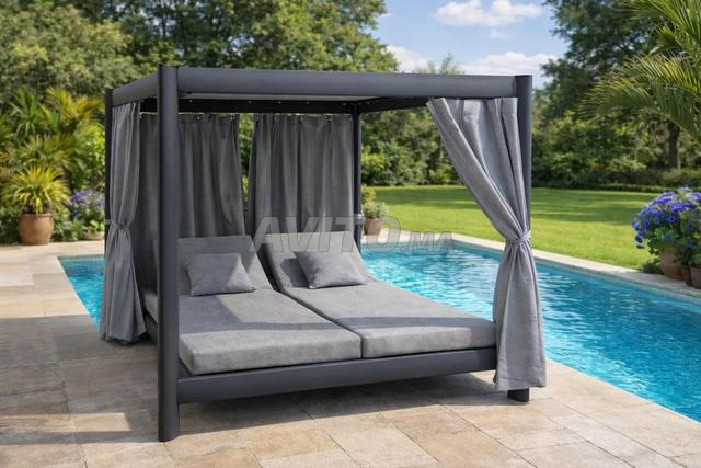 سرير خارجي فاخر