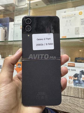Galaxy Z Flip4 256 Go 8 Go RAM