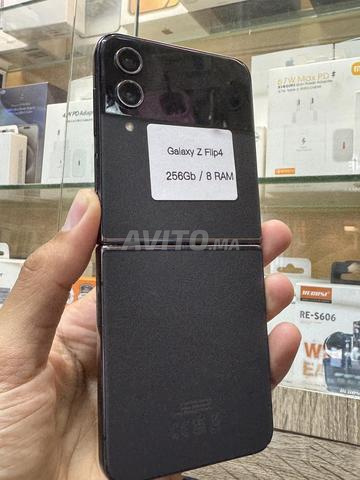 Galaxy Z Flip4 256 Go 8 Go RAM - 2