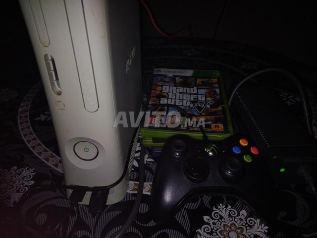 Xbox 360 مع يد تحكم واحدة