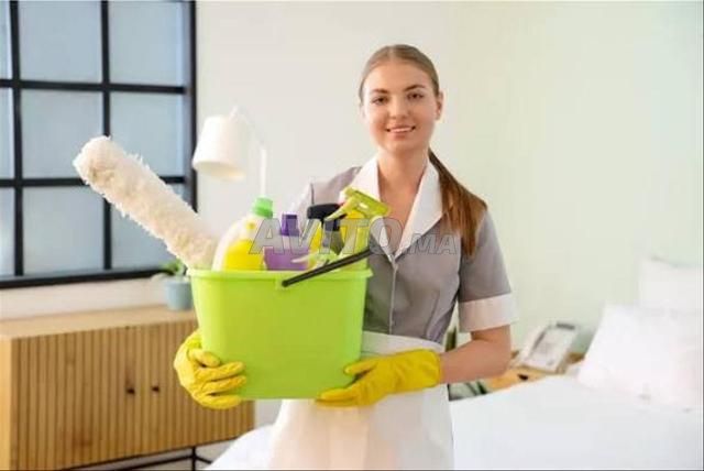 عاملة نظافة و مربية و طباخة