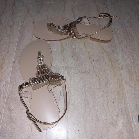 أحذية بكعب عالٍ وصنادل بحالة جيدة جداً - 2