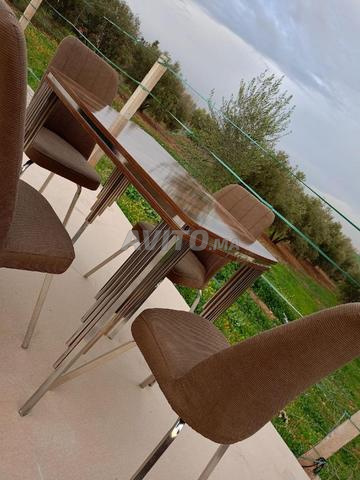 غرفة طعام بأرجل من الإينوكس - 2