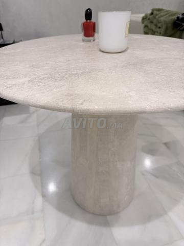 طاولة من الترافرتين الطبيعي – مصممة خصيصًا - 2