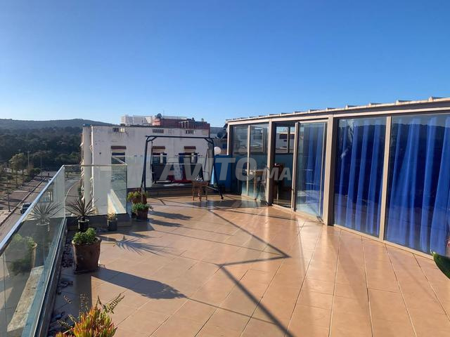 شقة جميلة مع تراس خاص