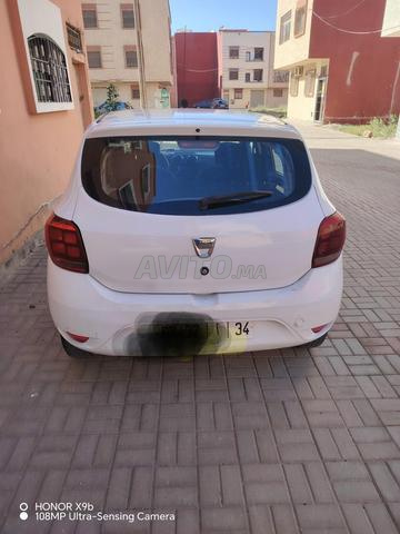 Dacia Sandero bon état voiture de location