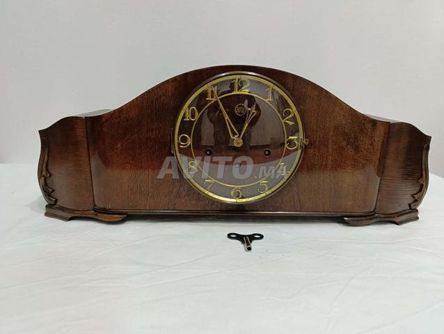 ساعة ميكانيكية رباعية كبيرة الحجم نقية جدا