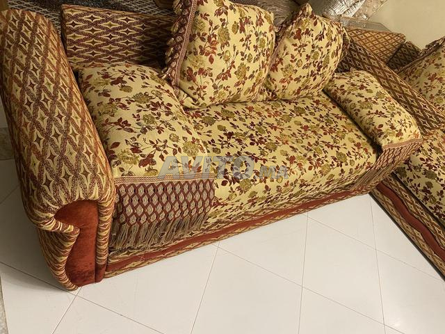 صالون متعدد الألوان