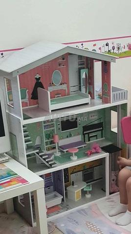 بيت دمى بحالة جيدة جداً