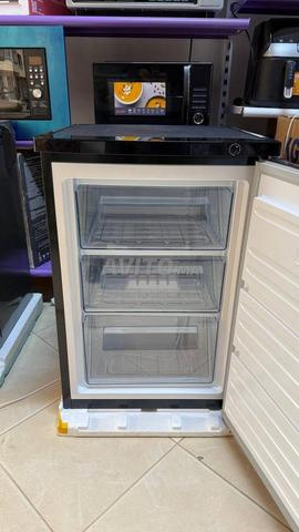 مجمد عمودي أسود - 2