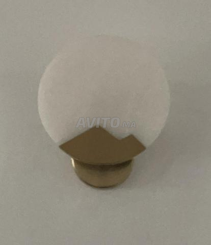 Deux appliques en marbre très chic avec ampoules