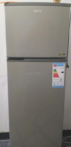 ثلاجة سيرا مع طاولتها بحالة ممتازة - 2