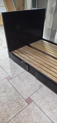 سرير نوم وخزانة للبيع (خشب صلب) - 2