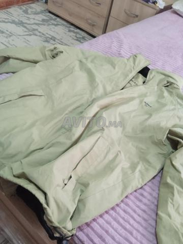 سترة GANT USA بسعر أصلي حوالي 200 دولار