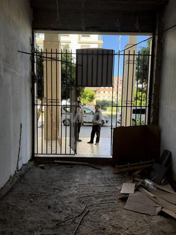 محل تجاري يقع في شارع رئيسي