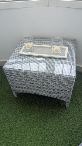 كرسيان وطاولة للبيع للشرفة