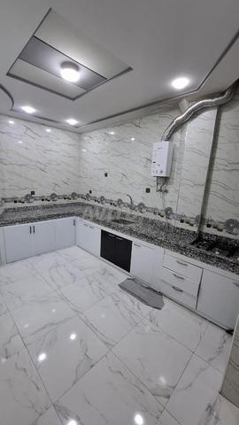 شقة للبيع بالقرب من كلية الطب وCh - 2