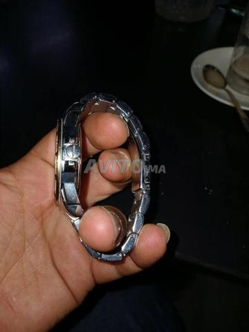 ساعة للبيع - 2