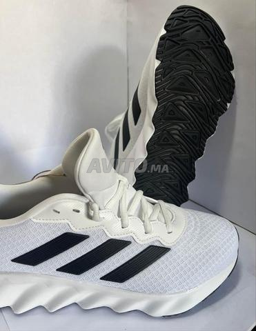 أحذية أديداس بيضاء أصلية - 2