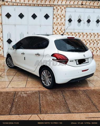 سيارة بحالة جيدة جداً - 2