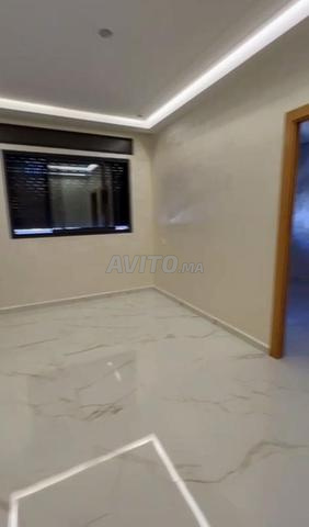 شقة جميلة جديدة بـ 3 غرف نوم - 2