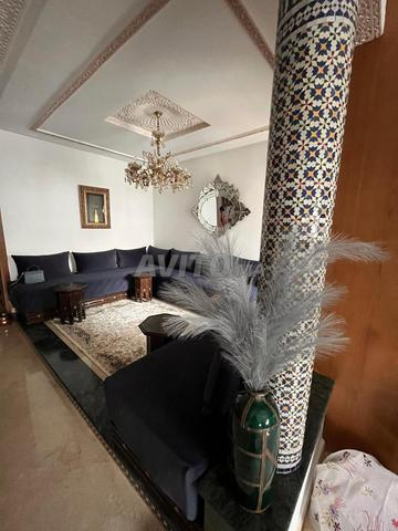 صالون للبيع