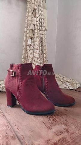 حذاء نسائي أنيق باللون العنابي للبيع 👢