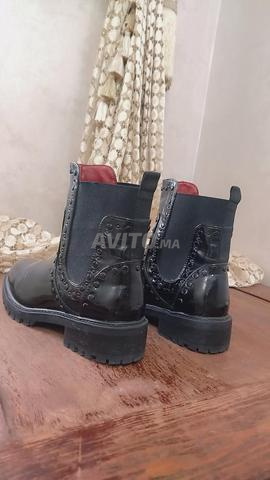 بوت نسائي أنيق باللون الأسود مستعمل 👢