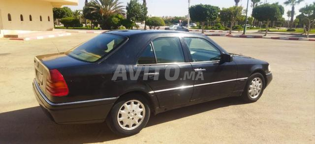 Mercedes-Benz 250 Diesel Manuelle 1994 à Laâyoune