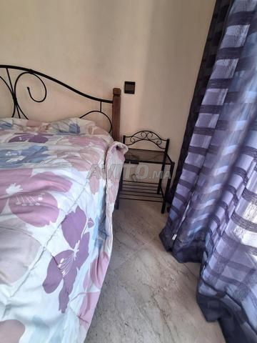 سرير مع طاولتي جانبية - 2