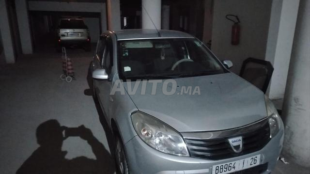 Sandero 2011  75000 km bon état prix intéressant