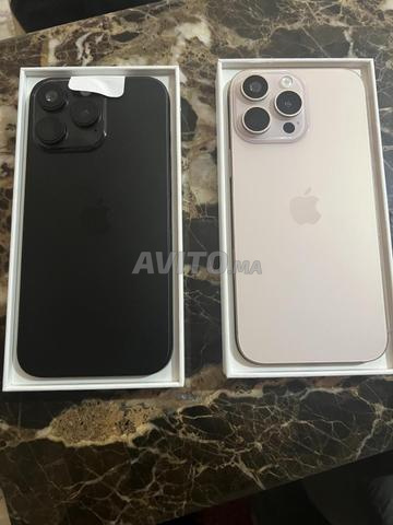 2 iPhone à vendre 16 Pro Max / 256Go et 1TB