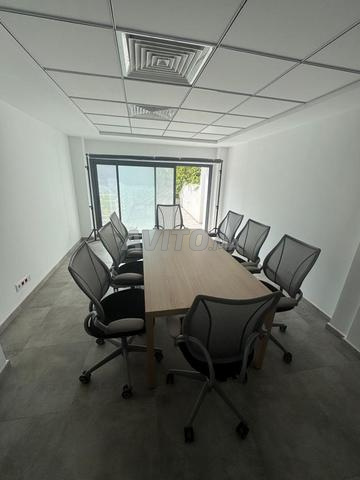 Table de réunion avec 8 chaises marque Humanscale